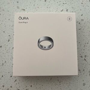 Oura Ring 4 in Elegant Silver